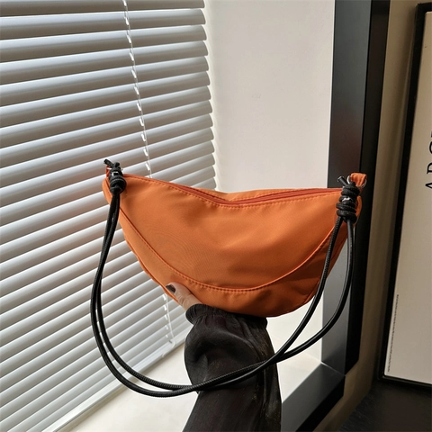Bolso de Hombro de Media Luna de Tela Oxford para Mujer Minimalista con Correa de Nudos Contraste de Color Bandolera Axila