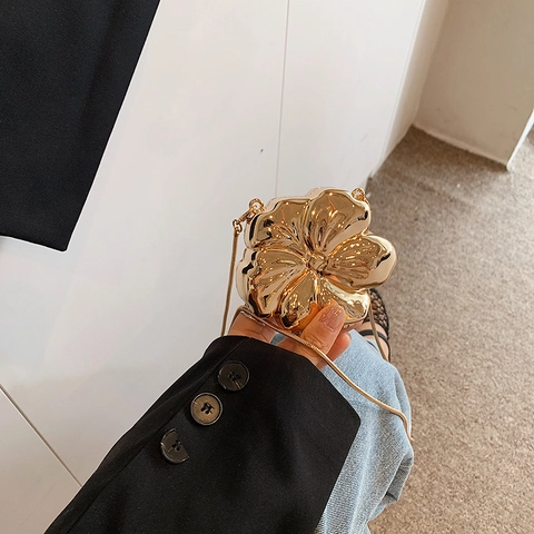Fashion Elegant Flower Shape Hard Shell Women Shoulder Bag Luxury Metallic Texture Chain Crossbody Evening Bag Party Banquet Purse