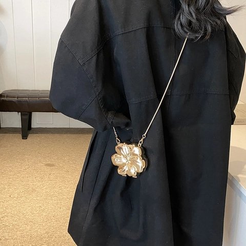 Fashion Elegant Flower Shape Hard Shell Women Shoulder Bag Luxury Metallic Texture Chain Crossbody Evening Bag Party Banquet Purse