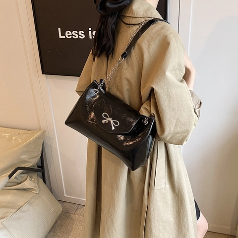 Women Patent Leather Look PU Shoulder Bag With Silver Bow Knot Metal Chain Strap Crossbody Tote Bag Fashion Retro Handbag