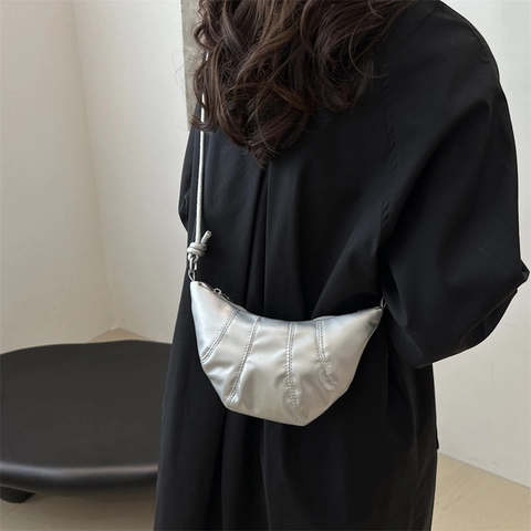 Borsa a Spalla Croissant da Donna in Pelle PU Minimalista Borsa a Tracolla Trapuntata a Mezzaluna con Nodo Borsa Hobo da Sottobraccio
