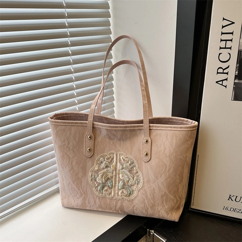 Sac Fourre-Tout pour Femmes Nouveau Style Chinois Avec Broderie Florale et Texture Plissée Sac à Épaule en Cuir PU Handbag