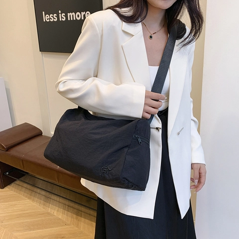 Urban Minimalist Nylon Large Capacity Shoulder Bag For Women Lightweight Crinkle Fabric Casual Crossbody Bag Fashion Handbag