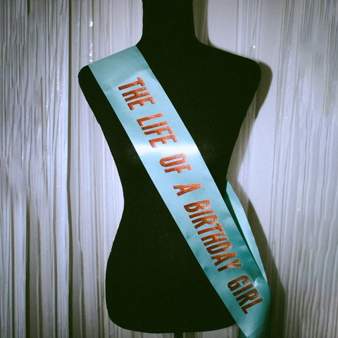Fascia di Compleanno in Satin The Life Of A Birthday Girl Scritta Dorata Accessorio per Festa di Compleanno Ragazze Donna