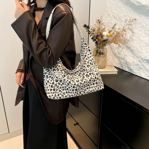 Borsa Tote in Nylon con Stampa Leopardata Grande Capacità per Donna Moda Autunno Casual Borsa a Spalla Hobo Elegante