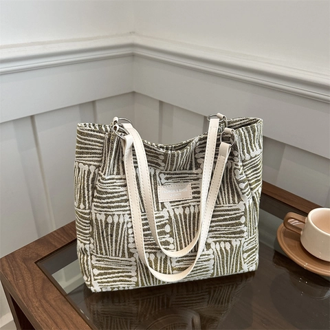 Damen Große Kapazität Nylon Tragetasche Gestreift Geometrisch Schultertasche Mit Wolke Anhänger Casual Pendler Handtasche
