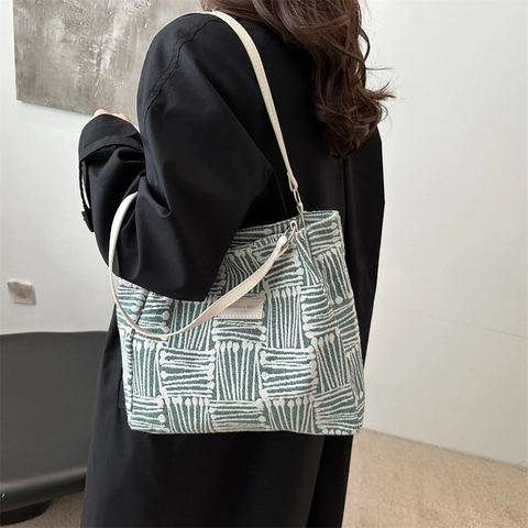 Damen Große Kapazität Nylon Tragetasche Gestreift Geometrisch Schultertasche Mit Wolke Anhänger Casual Pendler Handtasche