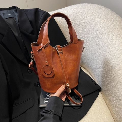Ensemble de Sac Seau en Cuir PU Minimaliste Urbain Grande Capacité Sac à Main Bandoulière Avec Pendentif Smiley Pour Femme Sac à Mode