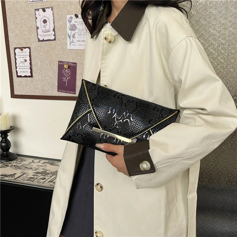 Bolso de Mano de Sobre de Cuero PU Vintage para Mujer Con Adorno de Metal Dorado Patrón de Serpiente Bolso de Hombro