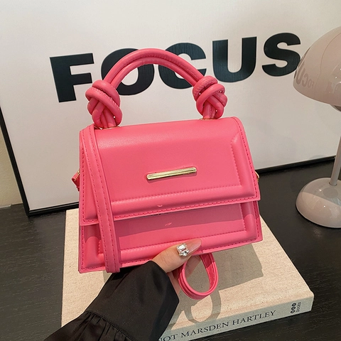 Bolso Bandolera de Cuero PU de Moda para Mujer Asa de Nudo Pequeña Solapa Color Sólido Pespunte Barra de Metal Bolso de Mano