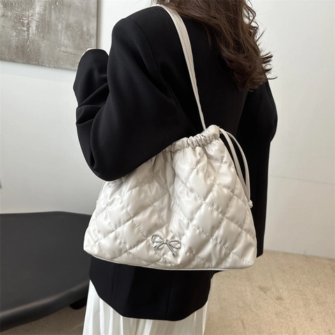 Damen Große Kapazität Gesteppte Rauten Schulter Tragetasche PU Leder Handtasche Mit Metall Schleife Dekor Herbst Mode Lässige Tasche