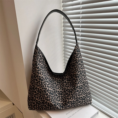 Große Kapazität Leopardenmuster Nylon Umhängetasche Für Damen Urban Simple Lazy Style Pendeln Hobo Tote Bag Mit Magnetschnalle