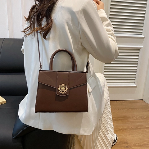 Bolso de Hombro Estructurado de Cuero PU para Mujer Gran Capacidad Estilo Retro Bolso de Mano Cruzado Con Hebilla de Flor Diario
