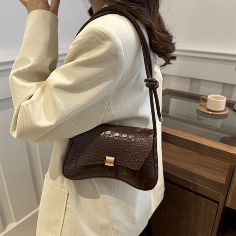 Women's Retro Crocodile Pattern PU Leather Underarm Bag Fashion Gold Metal Lock Knot Strap Square Shoulder Bag Commuter Purse