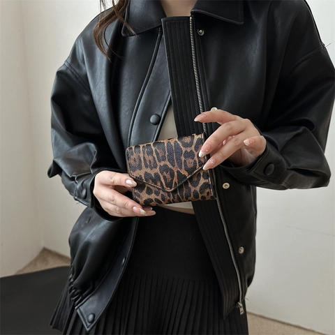 Women Leopard Print Envelope Shoulder Bag Stylish PU Leather Small Square Wallet Fashion Crossbody Coin Purse For Daily Use