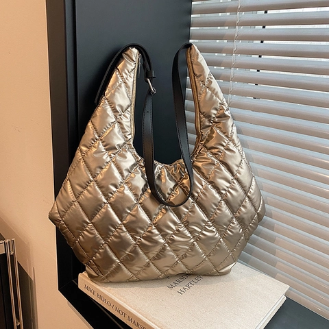 Damen Große Kapazität Gesteppte Tote Bag Metallic PU Puffer Umhängetasche Urban Minimalistisch Hobo Bag Für Den Alltag