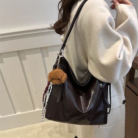 Women Retro PU Leather Large Capacity Tote Bag Multi-functional Shoulder Crossbody Bag With Plush Charm For Daily Use