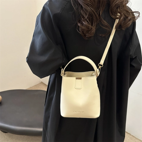 Bolso Bombonera de Cuero PU para Mujer Moda Gran Capacidad Bolso de Mano Color Sólido Correa de Hombro Ajustable Bolso Urbano
