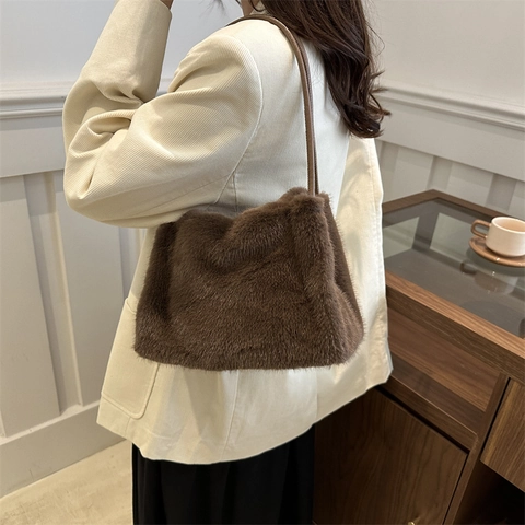 Borsa a Spalla da Donna alla Moda in Pelliccia Sintetica Peluche Trendy Grande Capacità Invernale Autunnale Borsa a Mano Morbida