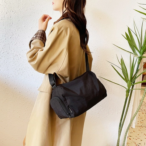 Women Nylon Large Capacity Shoulder Bag Simple Casual Crossbody Bag Solid Color Lightweight Messenger Handbag For Daily Travel