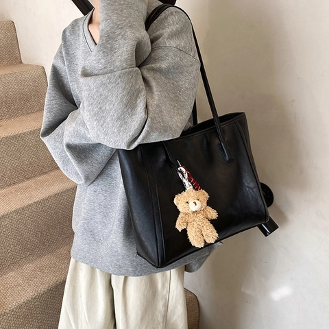 Vintage PU Leather Large Capacity Tote Bag For Women Urban Simple Solid Color Commute Shoulder Bag With Bear Pendant