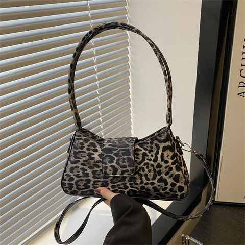 Vintage Leopard Print Underarm Bag For Women Large Capacity Nylon Shoulder Bag Korean Style Chic Stitching Baguette Bag