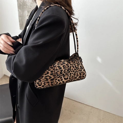 Vintage Leopard Print Underarm Bag For Women Large Capacity Nylon Shoulder Bag Korean Style Chic Stitching Baguette Bag