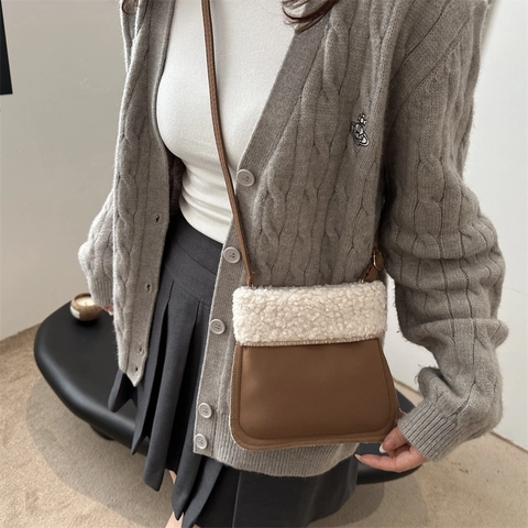 Bolso Bandolera de Cuero PU y Lana de Cordero Artificial de Retazos Para Mujer Bolso de Hombro de Felpa Con Osito