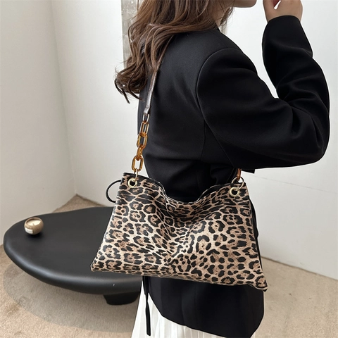 Borsa Tote in Pelle PU con Stampa Leopardata Moderna a Grande Capacità Borsa a Tracolla alla Moda con Decorazione a Catena in Acrilico
