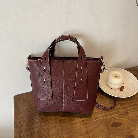 Women Large Capacity PU Leather Tote Bag With Contrast Stitching Rivet Decor Fashion Commute Shoulder Handbag Bucket Bag