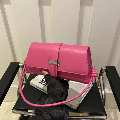 Women French Style Crocodile Pattern PU Leather Underarm Shoulder Bag Vintage Minimalist Crossbody Bag With Metal Buckle