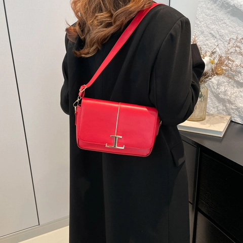Minimalist PU Leather Shoulder Bag For Women Vintage Solid Color Flap Square Bag With Metal T Clasp Fashion Handbag Daily Commute Bag