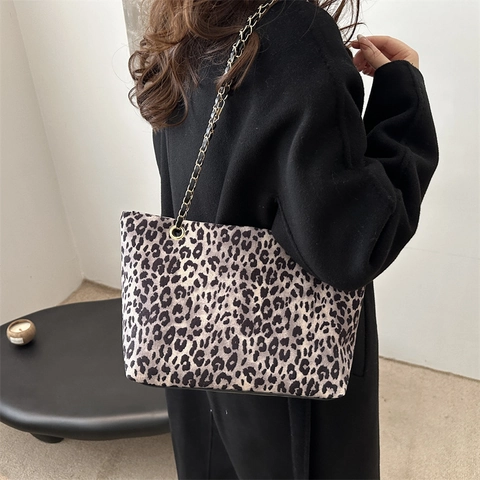 Vintage Leopard Print Large Capacity Tote Bag For Women Winter New Fashion Chain Shoulder Bag Underarm Commuter Bag