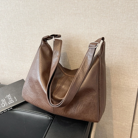 Large Capacity PU Shoulder Bag Women Retro Simple Hobo Tote Bag Commuting Daily Handbag With Plush Charm Accessory