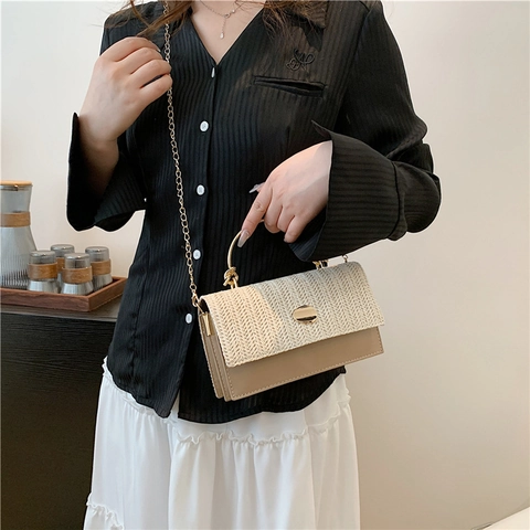 Damen Patchwork Gewebte Stroh PU Leder Schultertasche Metall Rundgriff Gold Kette Umhängetasche Quadratische Handtasche Urlaub
