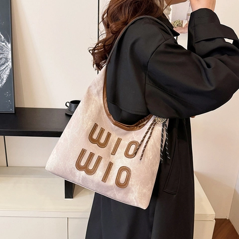 Vintage Large Capacity PU Leather Tote Shoulder Bag For Women Fashion Letter Patchwork Casual Commuter Handbag With Charm