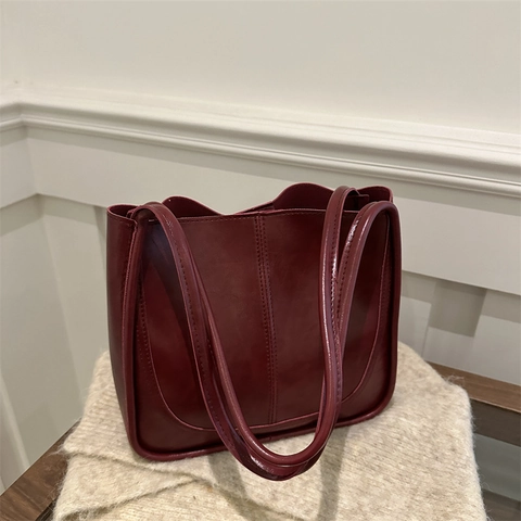 Γυναικεία Vintage Τσάντα Tote από Δέρμα PU Μεγάλη Χωρητικότητα Casual Μινιμαλιστική Τσάντα Ώμου Με Λούτρινο Μενταγιόν