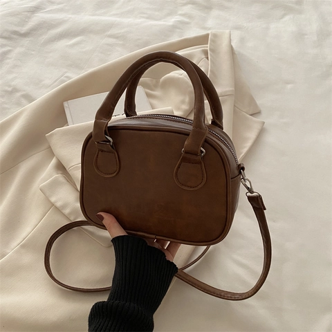 Retro PU Leren Schoudertas Grote Capaciteit Crossbody Handtas Reliëf Letter Mode Minimalistische Dames Handtas Dagelijks Gebruik