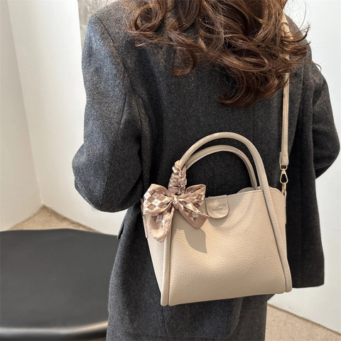 Damen Mode PU Leder Lychee Muster Umhängetasche Mit Seidentuch Einfach Pendler Eimertasche Handtasche Crossbody Tote Bag