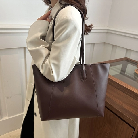 Women Large Capacity PU Leather Tote Bag Minimalist Stitching Shoulder Bag Urban Commute Handbag With Plush Monster Pendant