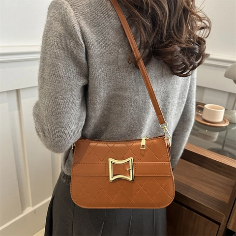 Fashion Women Quilted PU Leather Shoulder Bag Urban Minimalist Crossbody Bag With Large Metal Buckle Casual Tote Handbag