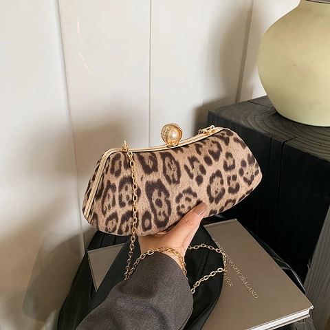 Pochette da Sera Vintage con Stampa Leopardata da Donna in Stile Francese Retrò con Chiusura a Perla Artificiale e Strass Borsa a Mano in PU e Peluche con Catena d'Oro
