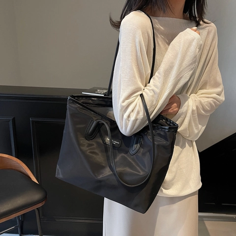 Damen Große Kapazität Nylon Patchwork Tragetasche Minimalistische Wasserdichte Umhängetasche Für Pendeln Casual Mode Handtasche