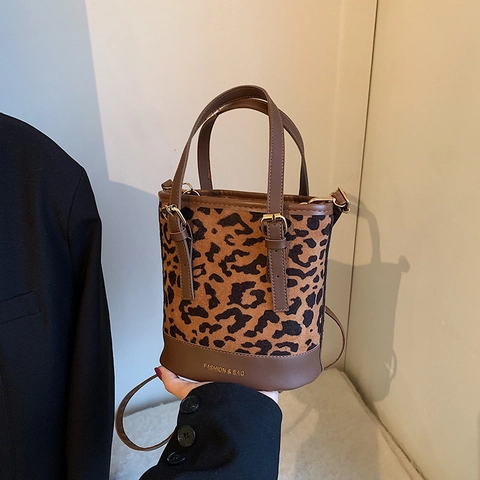 Leopard Print Large Capacity Nylon Bucket Bag For Women Vintage Urban Minimalist Shoulder Handbag With Adjustable Strap