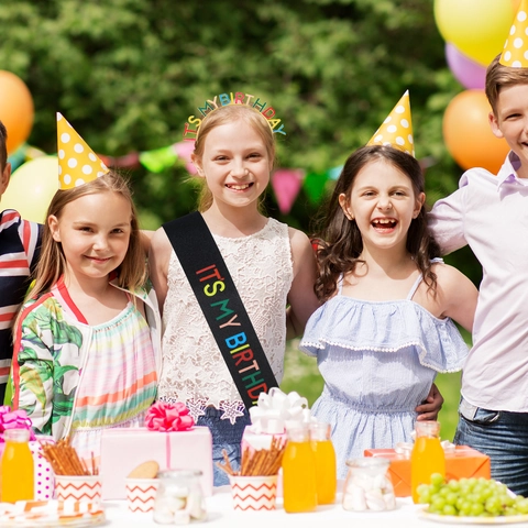 Diadema de Metal con Letras de Arcoíris y Banda de Tela con Brillo Decoraciones de Fiesta de Cumpleaños para Mujeres