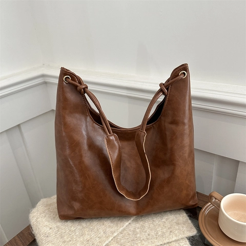 Vintage Large Capacity PU Leather Tote Bag For Women Retro Solid Color Casual Shoulder Bag With Cute Bear Charm For Travel