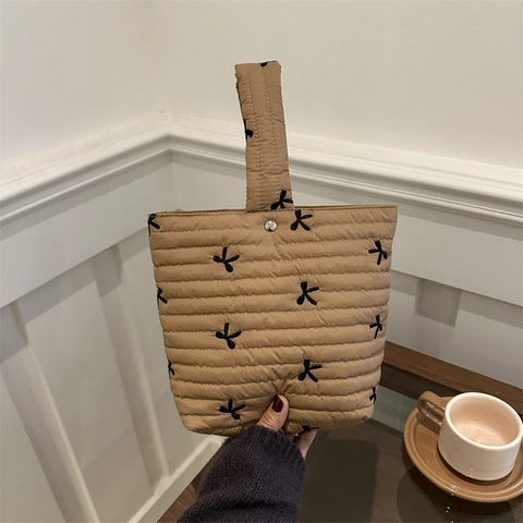 Embroidered Bow Quilted Handbag Women Fashion Padded Cosmetic Bag Large Capacity Portable Toiletry Storage Bag Bucket Handbag