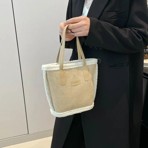 Borsa a Tracolla da Donna in Nylon Minimalista Con Finiture in Lana d'Agnello Sintetica Borsa Tote Casual Grande Con Campanella