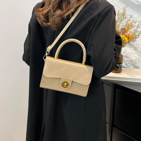 Women Retro PU Leather Shoulder Bag Solid Color Metal Lock Handbag With Adjustable Strap Daily Fashion Mini Square Bag