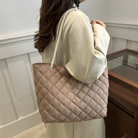 Bolso Tote de Algodón Acolchado de Gran Capacidad para Mujer Bolso de Hombro Acolchado de Invierno Informal Color Sólido